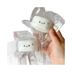 Jouets squishy en forme de pain qui transpirent pour le stress.