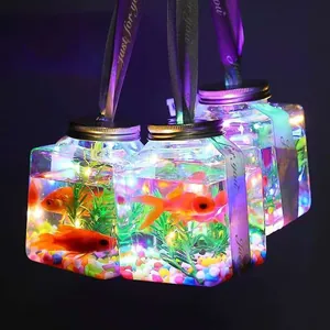 Vista detallada de tarros de peces luminosos LED con luces de colores y cintas