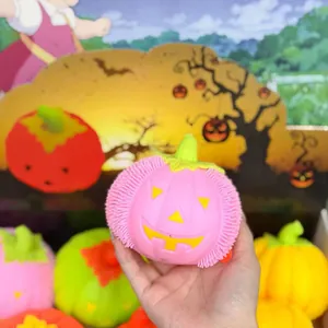 Handheld pinker leuchtender Kürbis-Stressabbau-Spielzeug mit weichen Fransen für Halloween