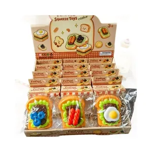 Ensemble de jouets FunFood Squeeze avec des motifs de pain, d'œuf, de saucisse et de bleuet