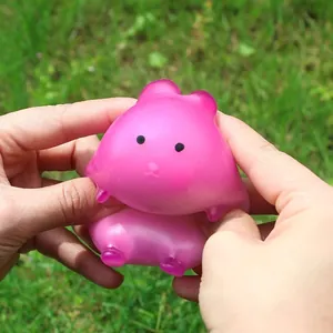 Lindo juguete blandito de hámster rosa para aliviar estrés al aire libre