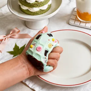Détail d'un jouet à presser en silicone en forme de gaufre pour soulager le stress.