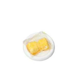 Juguete antiestrés de silicona amarilla con forma de pastel de arroz en una bolsa