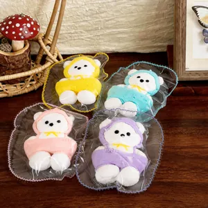 Σετ από τέσσερα πολύχρωμα αρκουδάκια squishies με χαριτωμένες σαλοπέτες