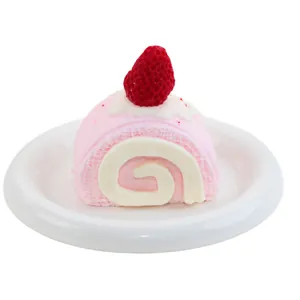 Jouet squishy réaliste en forme de gâteau à la fraise en silicone souple de qualité