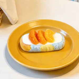 Vue détaillée d'un squishy biscuit aux tranches d'orange en silicone pour se détendre