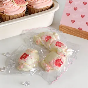Gros plan de jouets squishy en silicone en forme de bonbon emballés