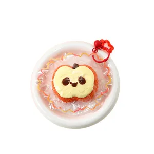 Juguete squishy con cara de panda y forma de manzana para el estrés con llavero rojo