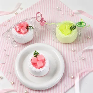 Giocattolo squishy in silicone alimentare a forma di torta con portachiavi rosa