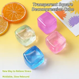 Set aus bunten transparenten Squishy-Eiswürfeln zum Stressabbau auf gelbem Hintergrund