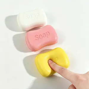 Dettaglio dello squishy a forma di sapone premuto per mostrare il lento ritorno