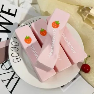 Dettaglio del giocattolo antistress squishy rosa a forma di burro alla fragola