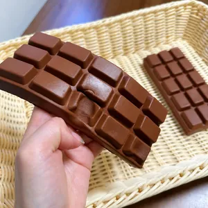 Juguete squishy de chocolate realista para aliviar el estrés con rebote muy lento.