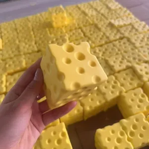 Giocattolo antistress squishy a forma di formaggio giallo per il gioco sensoriale