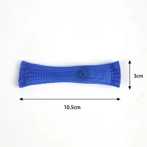 Vue détaillée montrant les dimensions du jouet fidget en filet bleu (10,5 cm x 3 cm).