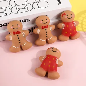 Gros plan de jouets anti-stress bonhomme de pain d'épices à rebond lent pour Noël