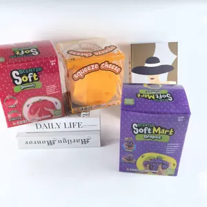 Kleurrijke verpakking van geurende squishy stressverlichtend speelgoed in fruitvormen