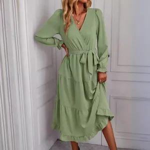 Elegante vestido casual de manga larga con cuello en V verde salvia con lazo en la cintura