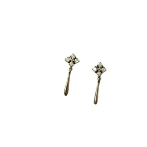 Elegante S925 Sterlingsilber Kleeblatt-Ohrstecker mit zierlichen Wassertropfen-Anhängern