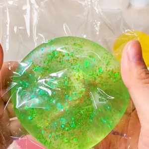 Grünes durchsichtiges Glitzer-Malz-Squishy-Spielzeug zum Stressabbau im Beutel