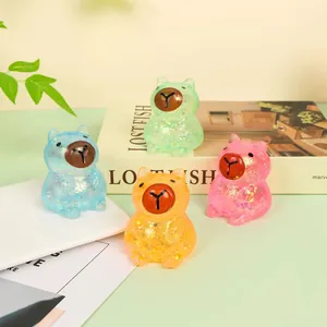 Set aus vier bunten Glitzer-Capybara-Quetschspielzeugen zum Stressabbau und zur Deko