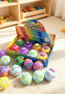 Bunte 3D-gedruckte Fidget-Squeeze-Rotationsbälle in einer regenbogenfarbenen Box