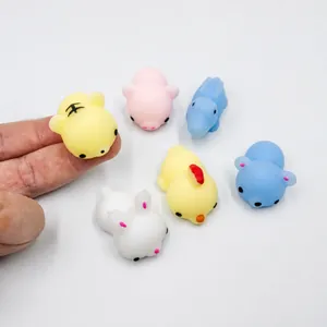 Vista dettagliata di vari giocattoli sensoriali antistress mochi squishy animali colorati