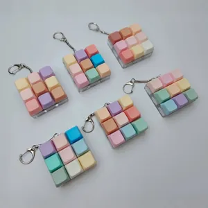 Set mit sechs 3x3 Tastenkappen Fidget-Schlüsselanhängern in Macaron-Farben zur Entspannung
