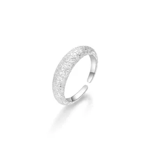 Eleganter verstellbarer Ring aus 925er Silber mit funkelndem Frosted-Finish für Damen