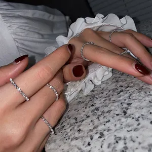 Anello Impilabile Minimalista in Rame Scintillante per Donna Stile Coreano Trama a Catena Galassia Via Lattea Anello con Strass Intarsiati