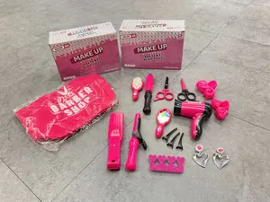 Detaillierte Ansicht des Friseursalon-Spielzeugsets für Kinder mit rosa Styling-Zubehör