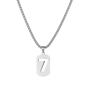 Minimalistische silberne Titanstahlkette mit einem hohlen Glückszahl 7 Anhänger Design