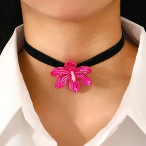 Gargantilla floral rosa Barbie de moda con cinta de terciopelo negro para mujer