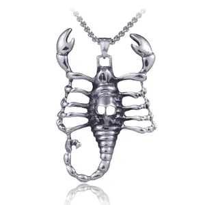 Collier scorpion en acier inoxydable rétro avec détail de crâne pour homme hip hop