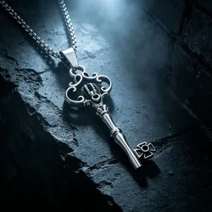 Collier Pendentif Clé de Couronne Gothique pour Hommes Femmes Punk Acier Titane Coeur Gravé Bijoux Vintage