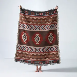 Couverture de camping tissée avec motif tribal géométrique et franges décoratives