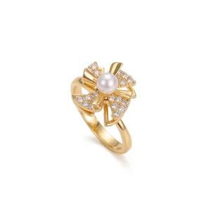 Eleganter vergoldeter Blumen-Spinner-Ring mit zentraler Perle und Zirkonia-Pflasterung