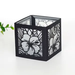 Détail des motifs d'hibiscus découpés au laser sur un abat-jour en papier noir de fête