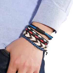 Mehrlagiges geflochtenes Lederarmband-Set für Herren mit blauen Perlen und Kordeldetails