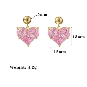 Detailansicht der rosa Herzohrringe mit einer Breite von 12 mm und einem Gewicht von 4,2 g.