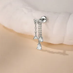Detailansicht von S925 Sterling Silber Quastenohrring mit funkelnden Zirkon-Tropfen