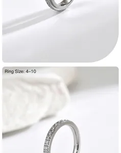 Detaillierte Nahaufnahme eines silberfarbenen minimalistischen Pavé-Rings mit Steinen