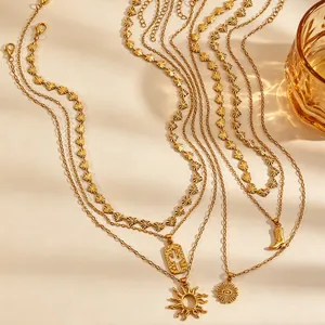 Vintage gouden meerlagige cowboyketting met hangers van laarzen en cactussen details