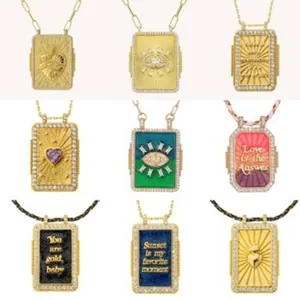 Collection de colliers à pendentifs tarot rétro plaqués or 18 carats divers designs