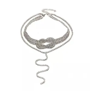 Ensemble choker et long collier pendant à strass pour occasions formelles élégant