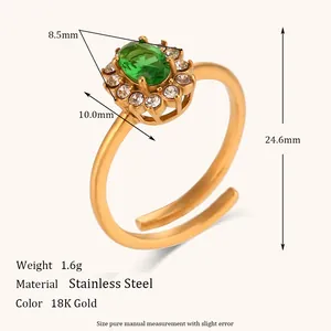 Anello in acciaio inossidabile placcato oro 18K con zircone verde ovale e bordo di cristalli