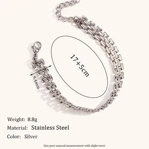 Dettaglio di una collana a maglia in acciaio inossidabile argento, stile cinturino, 17+5cm