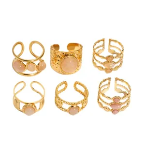Set mit sechs Vintage-Edelstahlringen mit natürlichen rosa Steinen für Damenmode