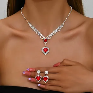 Elegante conjunto de collar y pendientes con corazón de cristal rojo para gala mujer