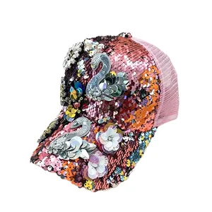 Gorra de béisbol de lentejuelas para mujer con cisne de pedrería y detalles de flores